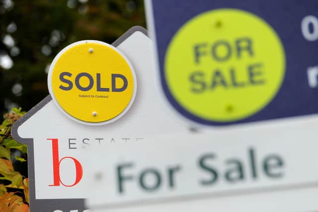 File photo dated 14/10/14 of sold and for sale signs. National house price inflation is now at its highest level in more than three years, a new report shows. pa/IRISH Property 08410302.JPG