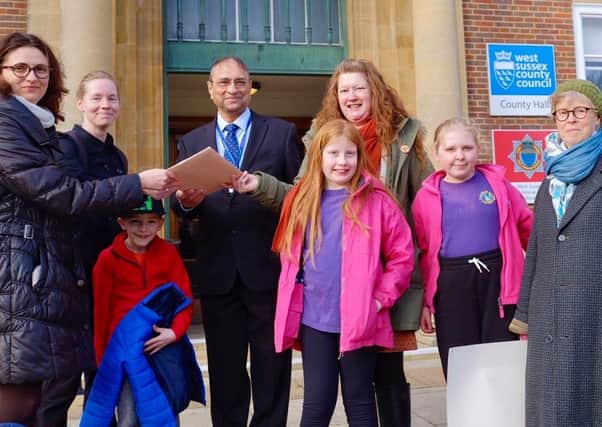 Campaigners fighting to keep two small West Sussex primary schools open have resubmitted a petition which has now topped 3,000 signatures. SUS-200316-152742001