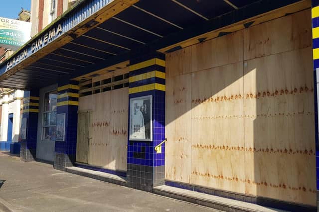 The Curzon in Langney Road has been boarded up SUS-200414-105114001