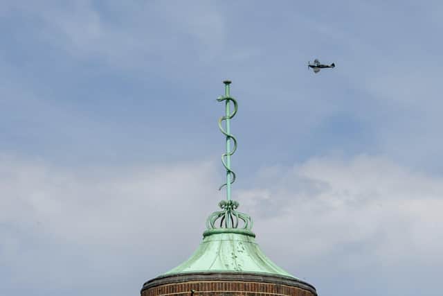 The Spitfire flies past the QVH SUS-200513-170358001