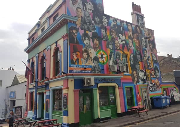 The mural on the Prince Albert pub, Brighton SUS-171026-152906001