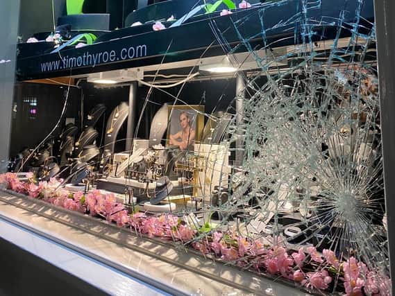 The shop'swindow display glass was smashed during the incident