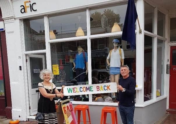 Bexhill Mayor helps shops to re-open SUS-200625-083235001