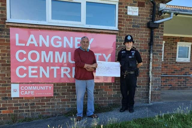 PC Pete Clarke hands over the check to Peter Finnis. Picture from Sussex Police SUS-210810-164903001