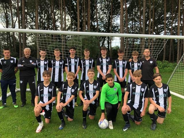 Loxwood Magpies under-15s proudly sport their new kit for the new season