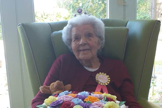 Lily Fox celebrating her 104th birthday SUS-211110-115153001
