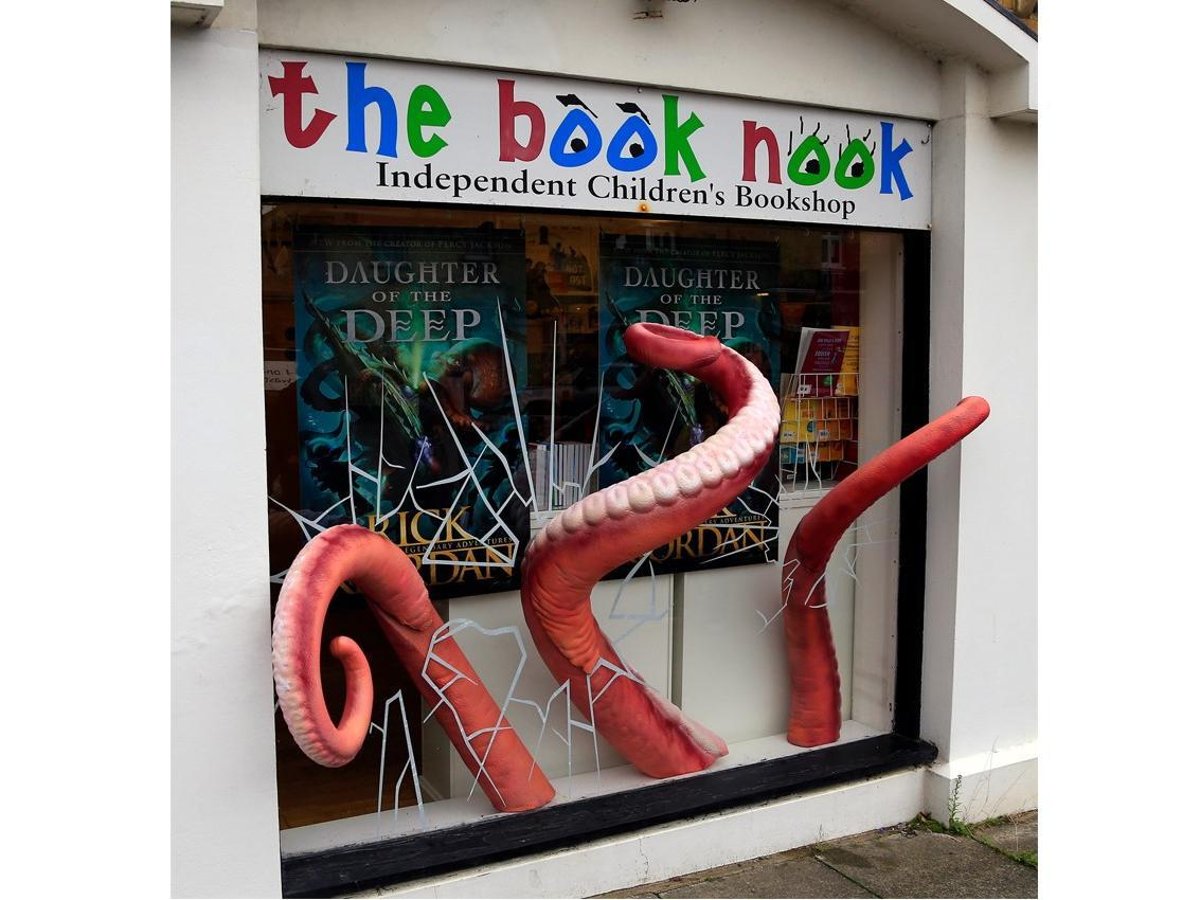Pop up book shop. The cube.  Store window displays, Pop up book