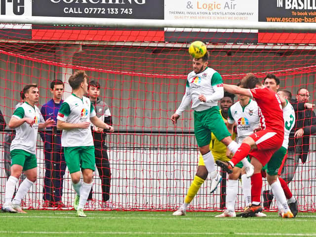 The Rocks defend to keep Bowers and Pitsea out / Picture: Lyn Phillips
