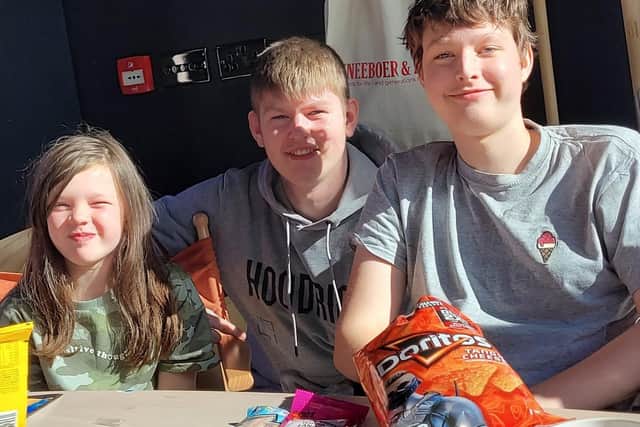 Oliver Williams (right) with his older brother Jacob and younger sister Emily SUS-211028-125814001