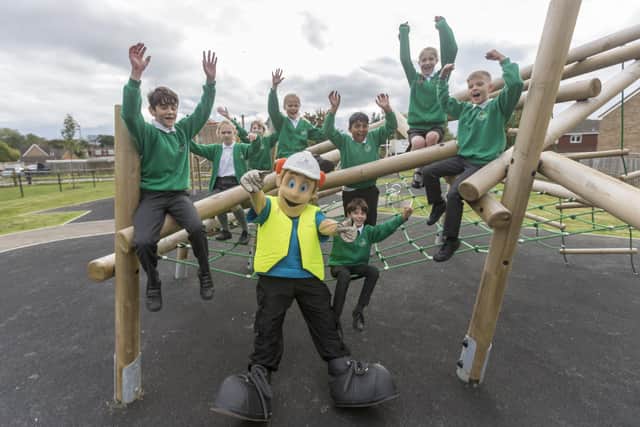 Sheddingdean Primary School pupils with Countryside mascot Bill Ding. Picture: S Saunders/ Digital Nation Photography.