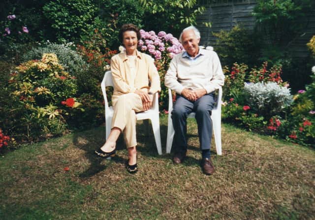 Bob and Vera Wisden in 2001 on their Golden Wedding anniversary SUS-211029-095749001