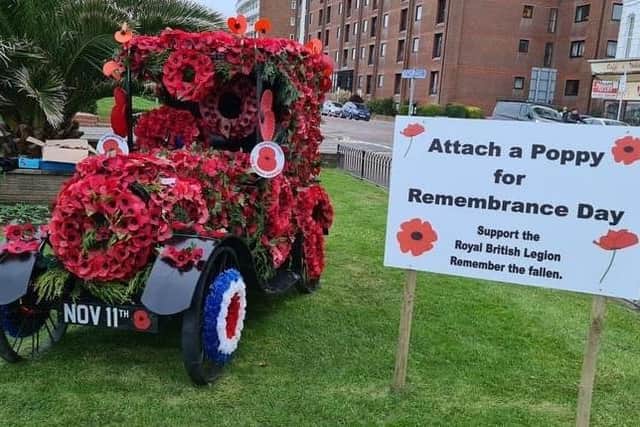 Bexhill Poppy Car SUS-211118-091756001