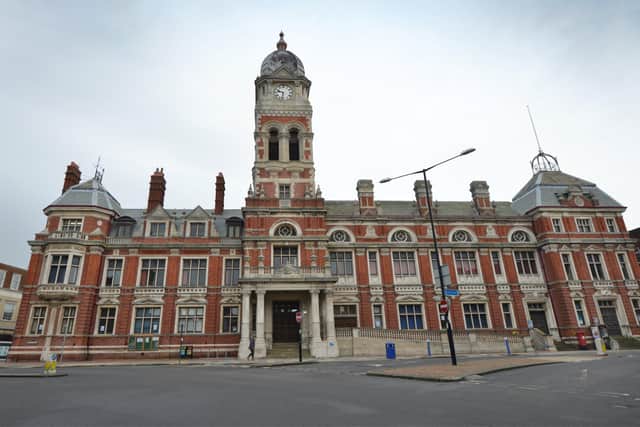 Eastbourne Town Hall SUS-210216-141600001