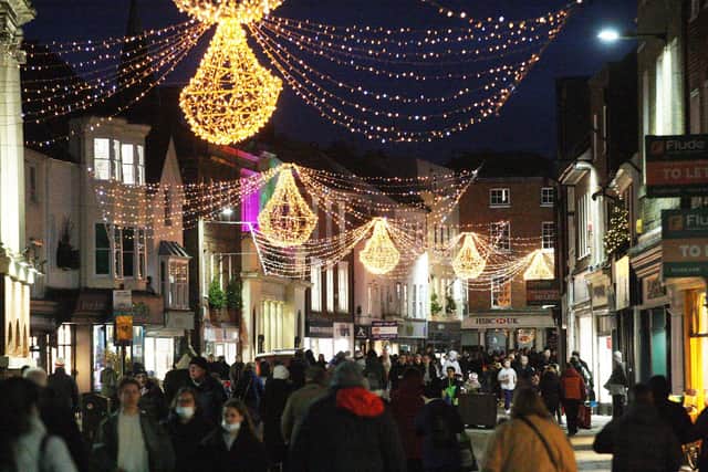 Chichester's late night shopping events return. Photo by Derek Martin Photography and Art. SUS-211127-201018008