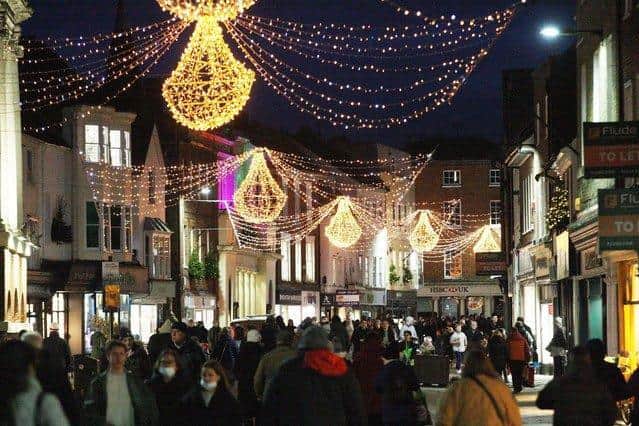 Chichester's late night shopping events return. Photo by Derek Martin Photography and Art. SUS-211127-201018008