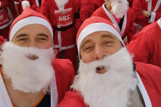 Horsham brothers’ seafront Santa Dash raises over £3,700 for Rockinghorse Children’s Charity.