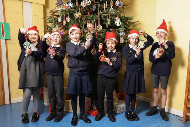 This Christmas, Dandara partnered with Aldingbourne Primary School through a donation of eco-friendly baubles for the pupils to decorate and hang on their Christmas tree at the school. SUS-211229-142336001