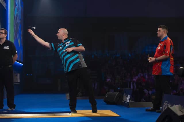 Rob Cross takes on Daryl Gurney / Picture: Lawrence Lustig - PDC