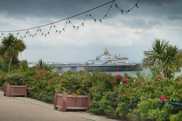 Eastbourne seafront SUS-210109-132745001