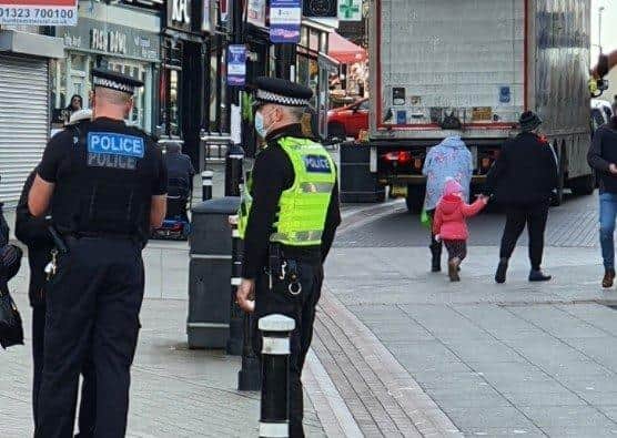 Police issue dispersal order in Hastings town centre. Pic: Hastings Police.