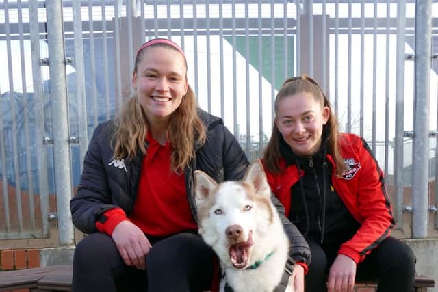 This week, goalkeeper Tatiana Saunders and defender Sophie O’Rourke went to Raystede and met Maverick, a 9-year-old Husky, who will be Lewes FC’s first ever Mascot of the Month.
