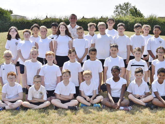 Norwood primary school year 6 class Y618 EMN-180717-160246009