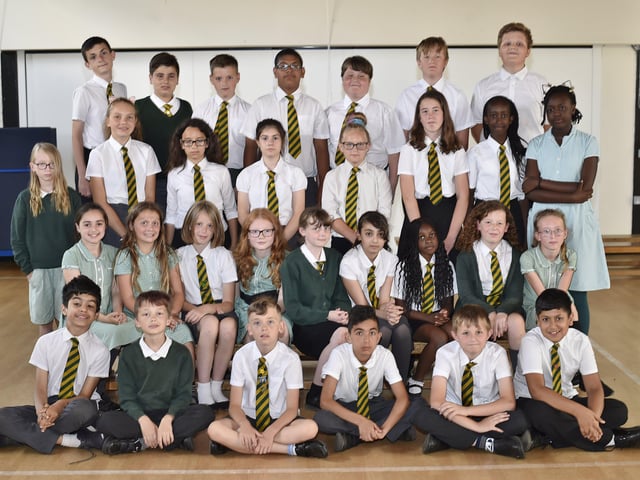 Ravensthorpe primary school year 6 class Y618 EMN-180717-160258009
