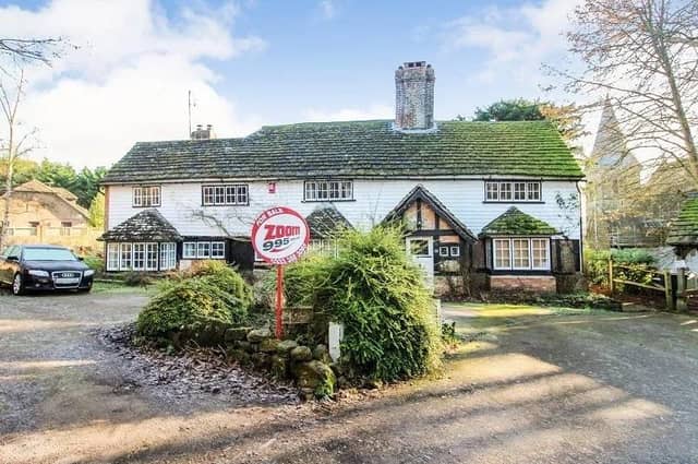 Church Road, Worth, Crawley SUS-220228-110849003