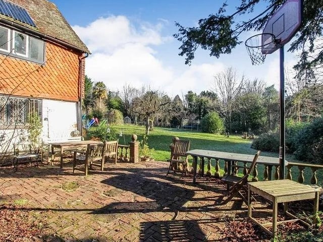 Church Road, Worth, Crawley SUS-220228-110949003