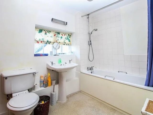 Church Road, Worth, Crawley SUS-220228-110959003