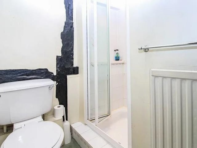 Church Road, Worth, Crawley SUS-220228-111009003
