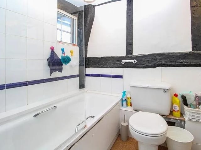 Church Road, Worth, Crawley SUS-220228-110808003