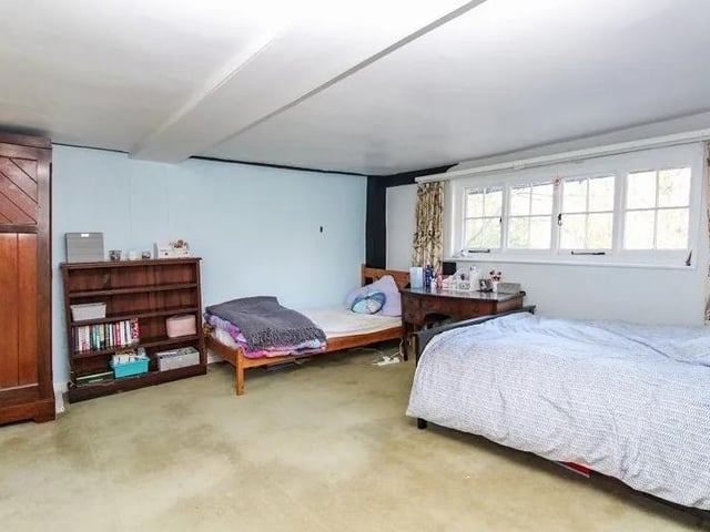 Church Road, Worth, Crawley SUS-220228-110828003
