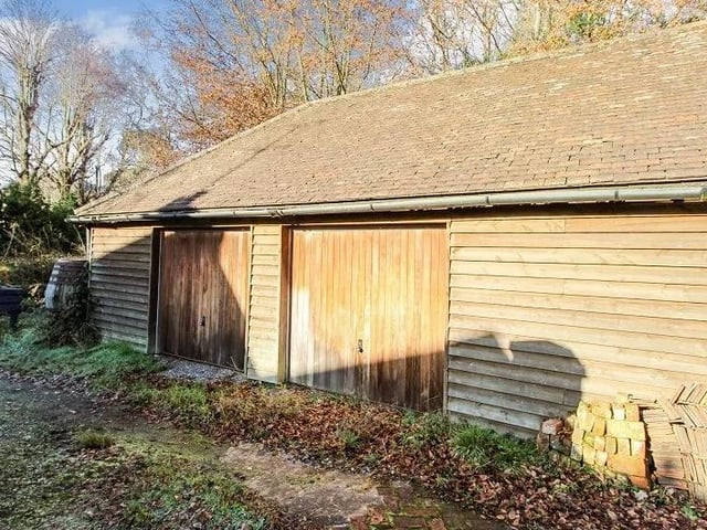 Church Road, Worth, Crawley SUS-220228-110859003