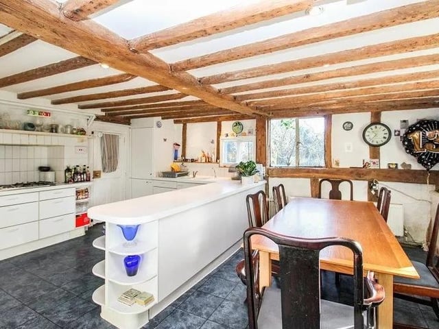 Church Road, Worth, Crawley SUS-220228-111039003