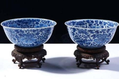 Bellman's Asian art auction saw a pair of Chinese blue and white bowls sold for £20,000.