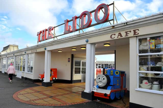 The Lido.  Worthing. Pic Steve Robards SR2010222 SUS-201022-122459001