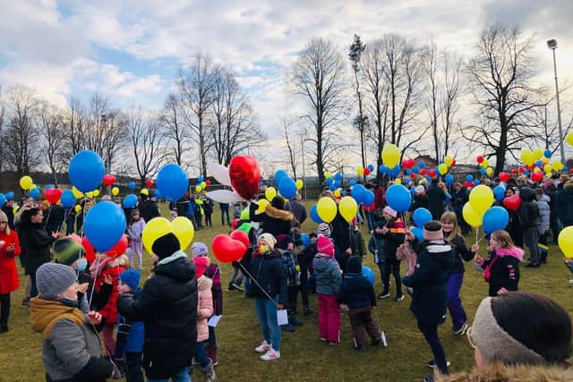 Families let ‘balloons of peace’ rise into the Waldthurn sky on Friday, during a fundraising day which raised €7,000 for Ukraine, via the German Red Cross.