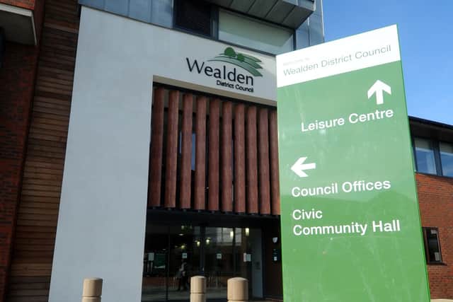 Wealden District Council E45049N SUS-160826-142409001