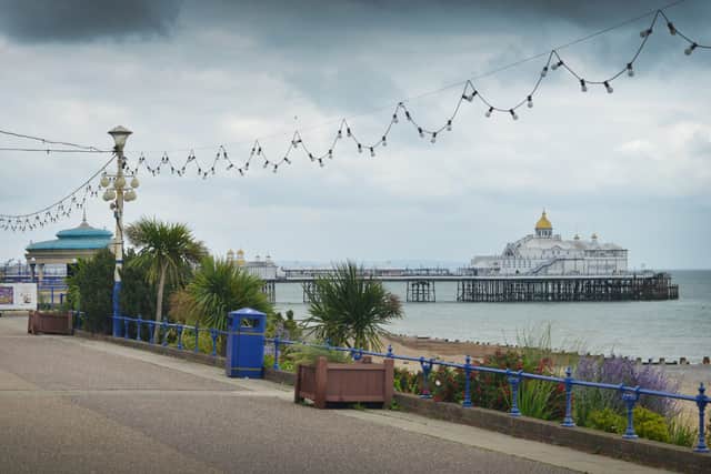 Eastbourne seafront SUS-210109-132943001