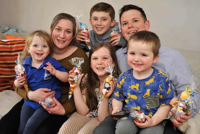 The whole family have joined in to help.  Pic S Robards SR2203142 SUS-220314-171242001
