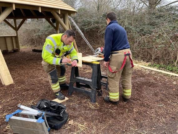 A new forest school shelter has been built by Chichester firefighters to provide for the local community. SUS-220317-122245001