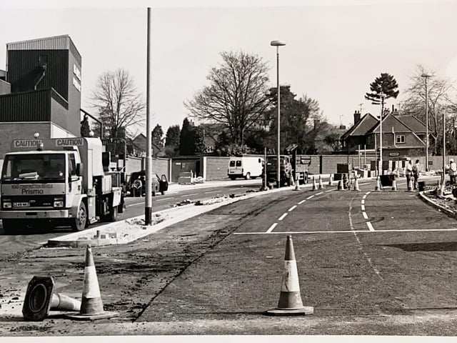 Roadworks outside King and Barnes Brewery in Horsham, April 1995