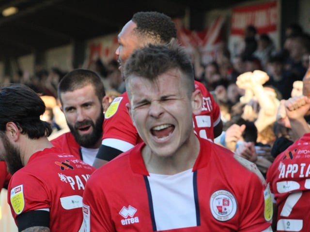 Crawley Town v Swindon Town. Picture by Cory Pickford SUS-220319-195010004