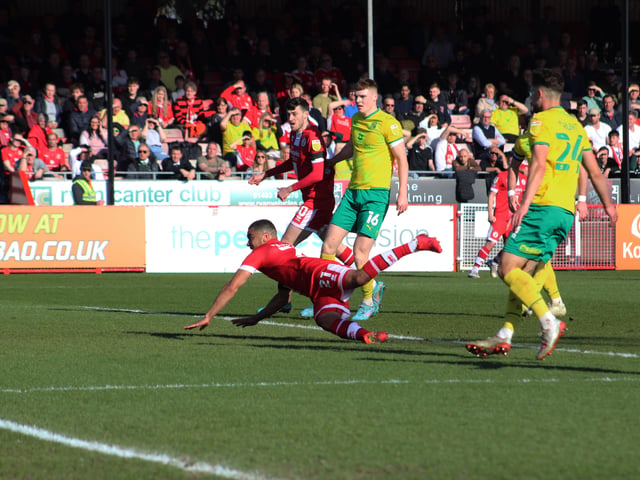 Crawley Town v Swindon Town. Picture by Cory Pickford SUS-220319-194225004