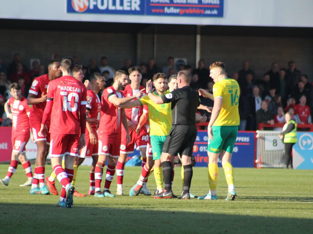 Crawley Town v Swindon Town. Picture by Cory Pickford SUS-220319-194419004
