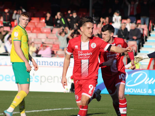 Crawley Town v Swindon Town. Picture by Cory Pickford SUS-220319-194546004