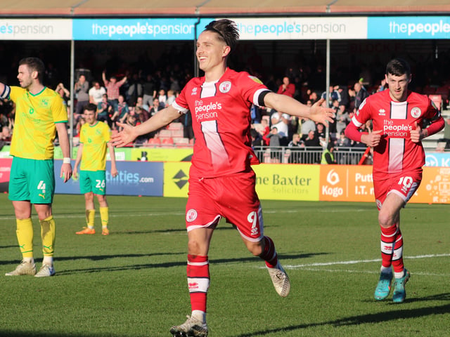 Crawley Town v Swindon Town. Picture by Cory Pickford SUS-220319-194608004