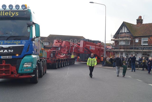 Abnormal load passing through Little Common roundabout on March 20. Photo taken by Derek Canty. SUS-220321-063958001