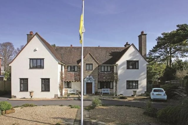 With a guide price of £1,800,000, Compton House is being sold by agent Rager and Roberts via Zoopla. SUS-220323-142923001